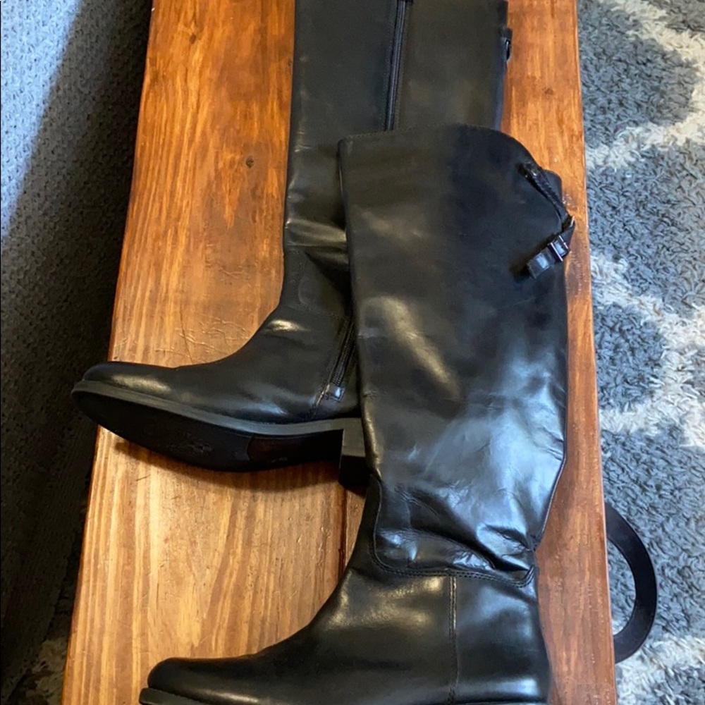 7.5 Vince Camuto boots